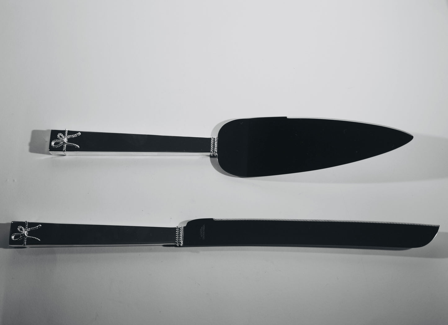 Vera Wang Wedgwood Love Knots Silver Giftware Cake & Trowel Set